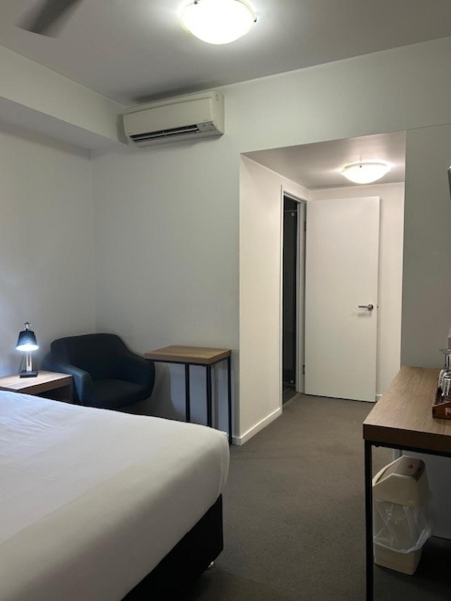 Central Holborn Apartments Таунсвіль Номер фото