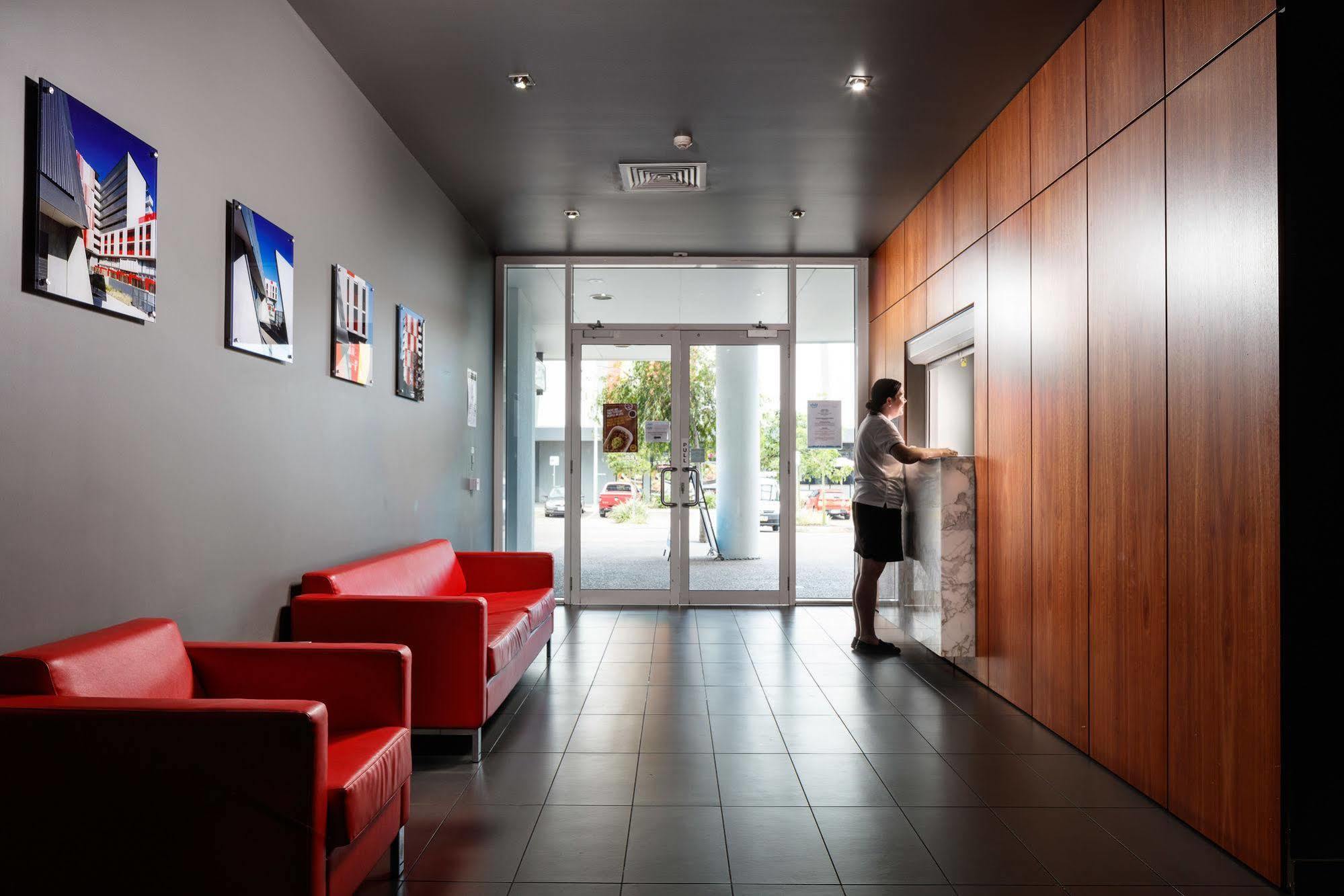 Central Holborn Apartments Таунсвіль Екстер'єр фото