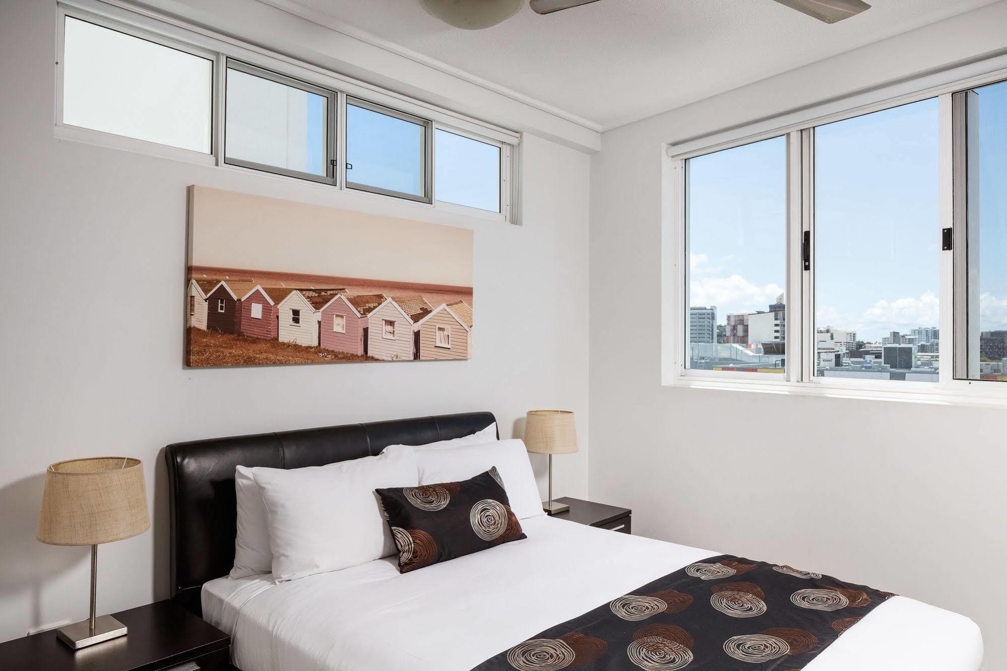 Central Holborn Apartments Таунсвіль Екстер'єр фото